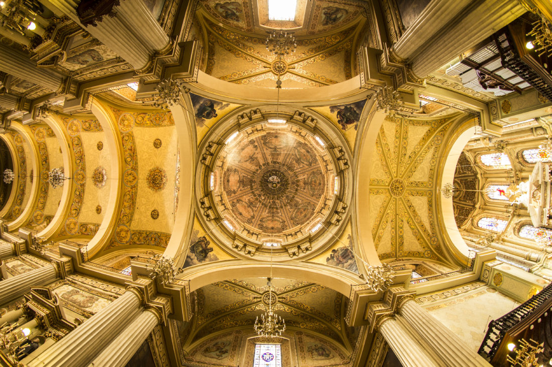 Ave María Regina. El leimotiv de este esplendor.