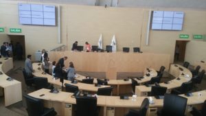 La sesión legislativa tuvo que ser terminada antes por el abandono de los rebeldes.