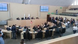 Los diputados rebeldes regresaron. Y luego abandonaron otra vez el recinto.